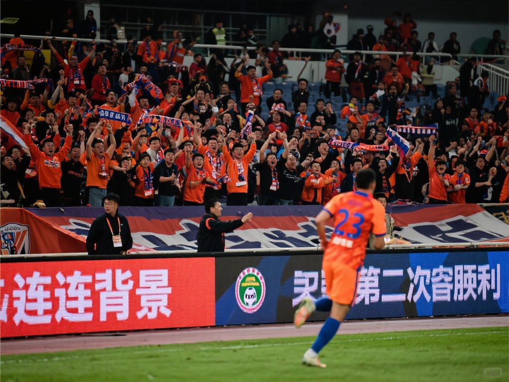 团结一心奋勇拼搏 津门虎连胜续写辉煌 除了场上的球员和教练,另一股不可忽视的力
